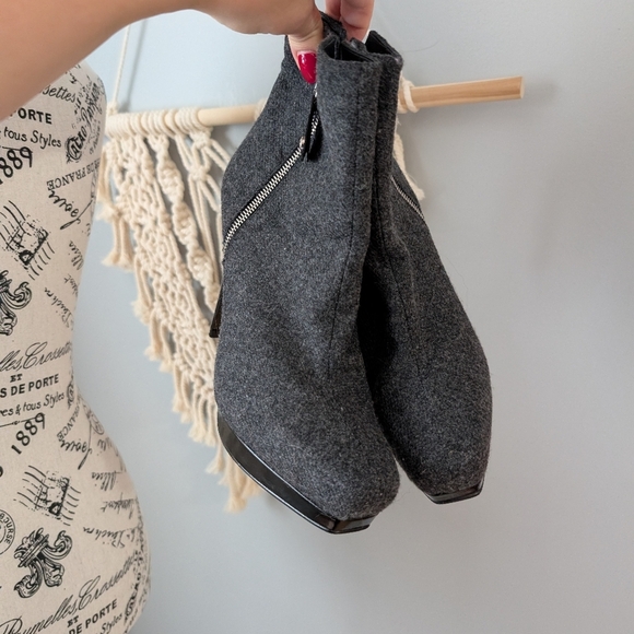 Stuart Weitzman chippy booties 8.5 Grey Square Toe Stiletto - Picture 8 of 9